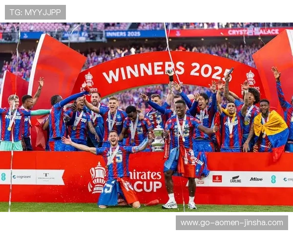 水晶宫足球俱乐部官网官方公告与最新新闻资讯全方位了解